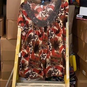 Judith shirt with macramé collar